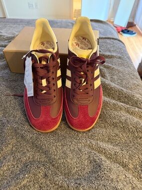 Adidas woman’s  Maroon Samba OG Classic Sneaker size 7